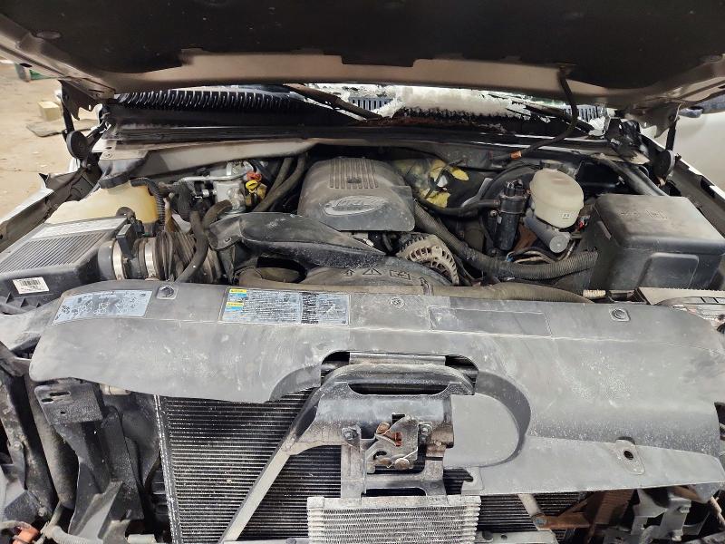 Photo 11 from auction – 2004 CHEVROLET SILVERADO with VIN 2GCEK19T941219441