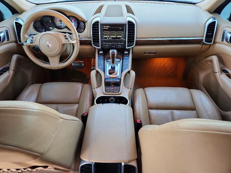 Photo 8 from auction – 2012 PORSCHE CAYENNE S with VIN WP1AE2A25CLA90118
