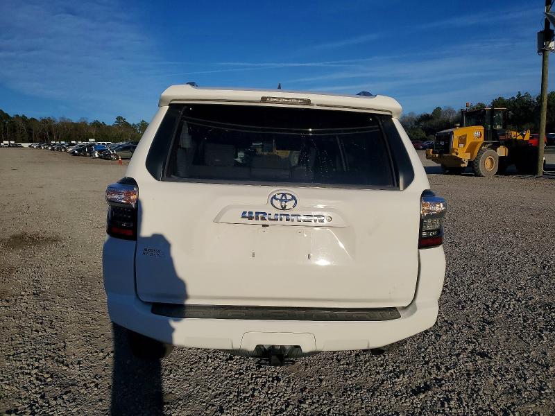 Photo 6 from auction – 2018 TOYOTA 4RUNNER SR with VIN JTEZU5JR1J5185956