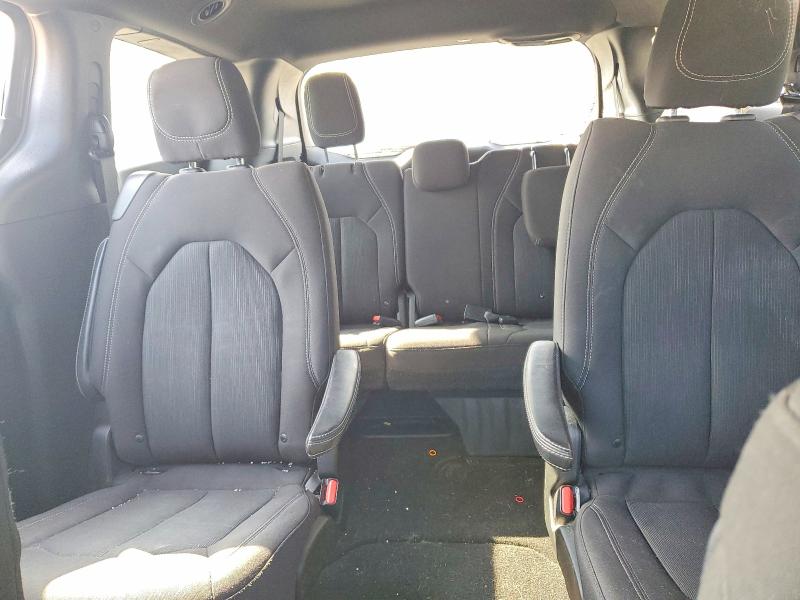 Photo 10 from auction – 2018 CHRYSLER PACIFICA T with VIN 2C4RC1FG9JR352252