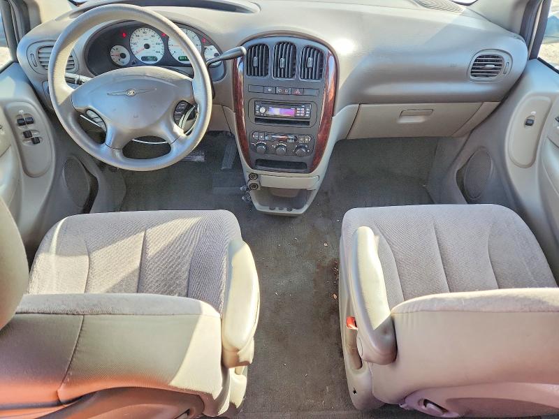 Photo 8 from auction – 2001 CHRYSLER TOWN & COU with VIN 2C4GP44G01R104732