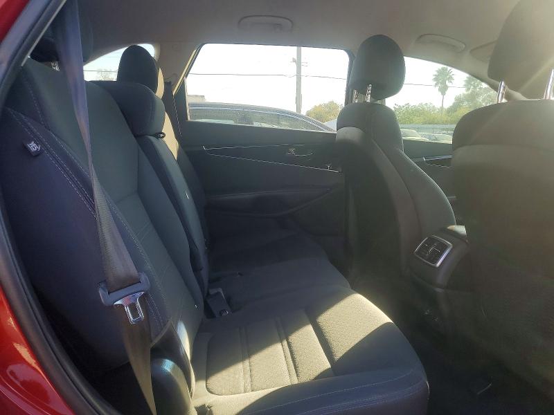Photo 11 from auction – 2017 KIA SORENTO with VIN 5XYPG4A33HG282862
