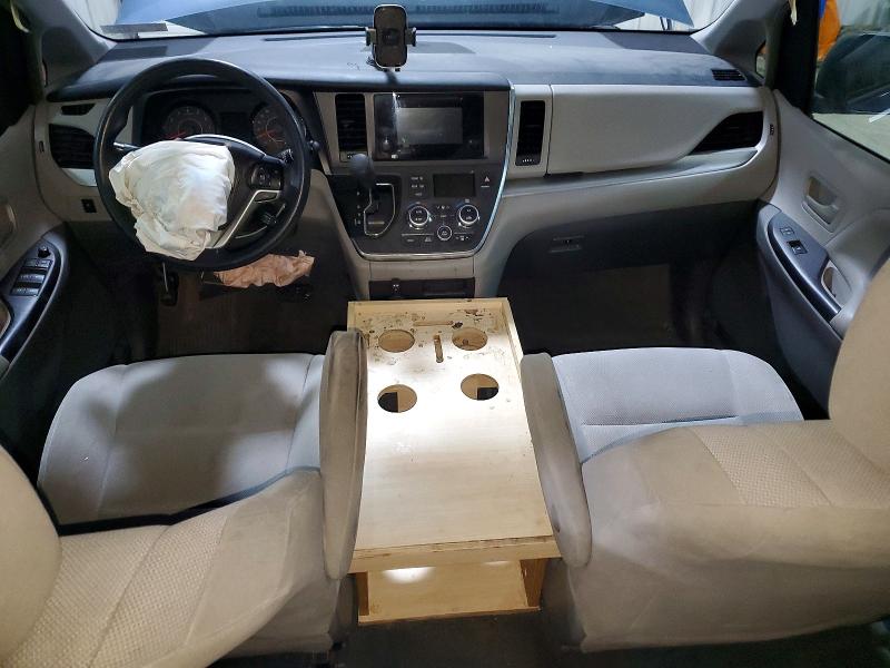 Photo 8 from auction – 2017 TOYOTA SIENNA with VIN 5TDZZ3DC1HS855382