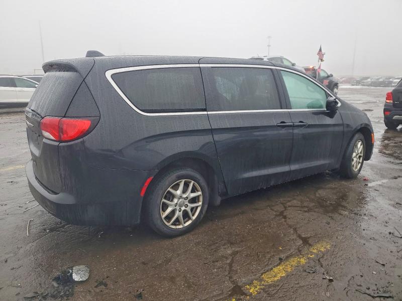 Photo 3 from auction – 2017 CHRYSLER PACIFICA T with VIN 2C4RC1DG9HR511817