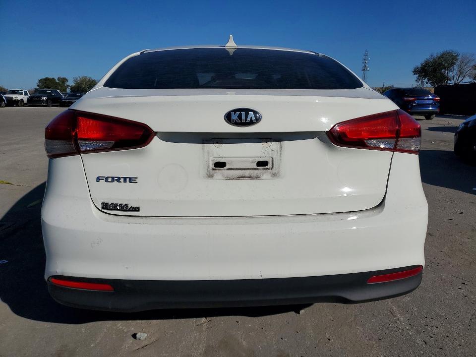 Photo 6 from auction – 2018 KIA FORTE LX with VIN 3KPFK4A70JE166485