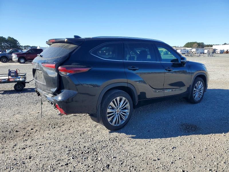 Photo 3 from auction – 2024 TOYOTA HIGHLANDER with VIN 5TDKDRAH0RS538634