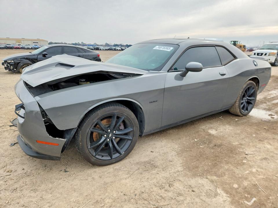 DODGE CHALLENGER 2018 with VIN 2C3CDZBT8JH162103 - Photo from auction
