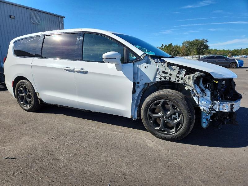 Photo 4 from auction – 2022 CHRYSLER PACIFICA with VIN 2C4RC1S71NR147908