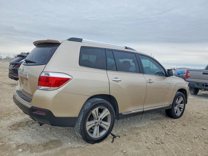 Photo 3 from auction – 2013 TOYOTA HIGHLANDER with VIN 5TDYK3EH1DS112970