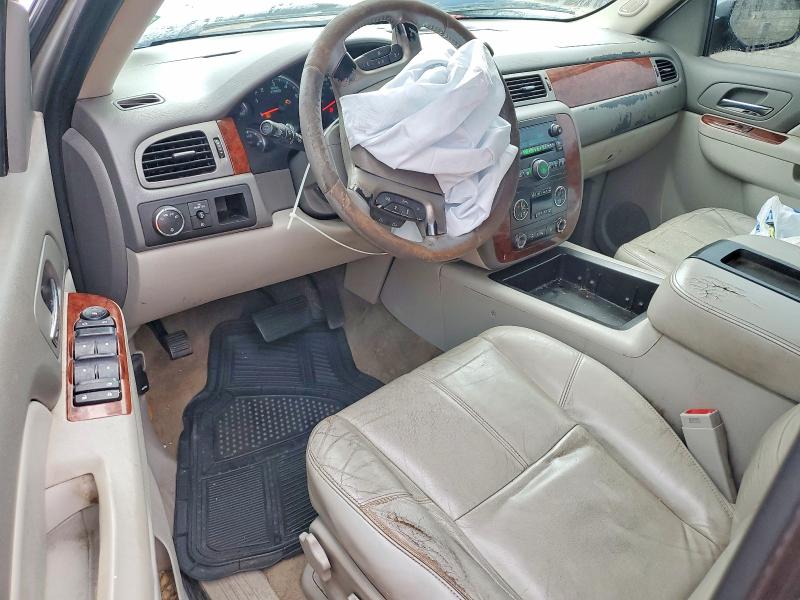 Photo 8 from auction – 2011 CHEVROLET SUBURBAN with VIN 1GNSCJE02BR347270