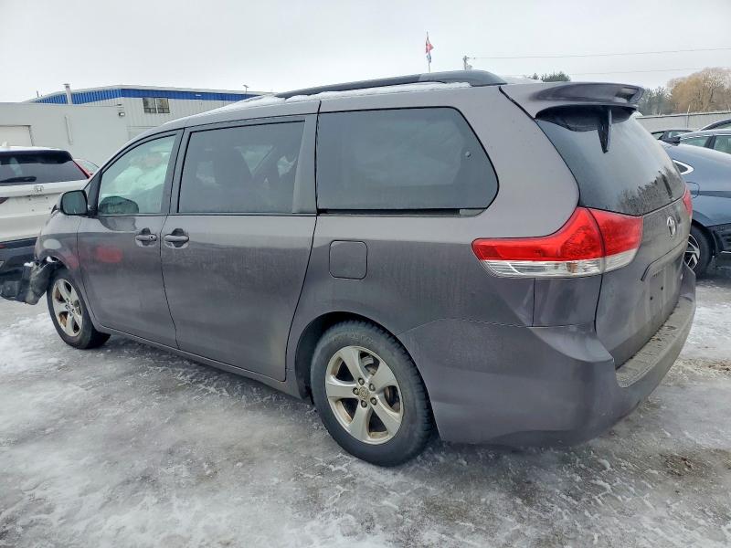Photo 2 from auction – 2011 TOYOTA SIENNA LE with VIN 5TDKK3DC9BS101756