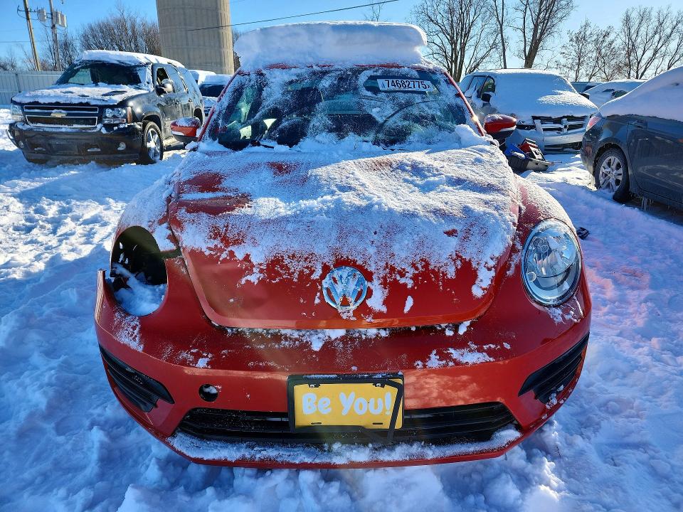 Photo 5 from auction – 2019 VOLKSWAGEN BEETLE S with VIN 3VWFD7AT3KM719501