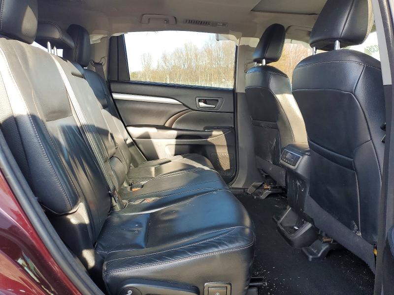 Photo 11 from auction – 2018 TOYOTA HIGHLANDER with VIN 5TDJZRFH4JS898242