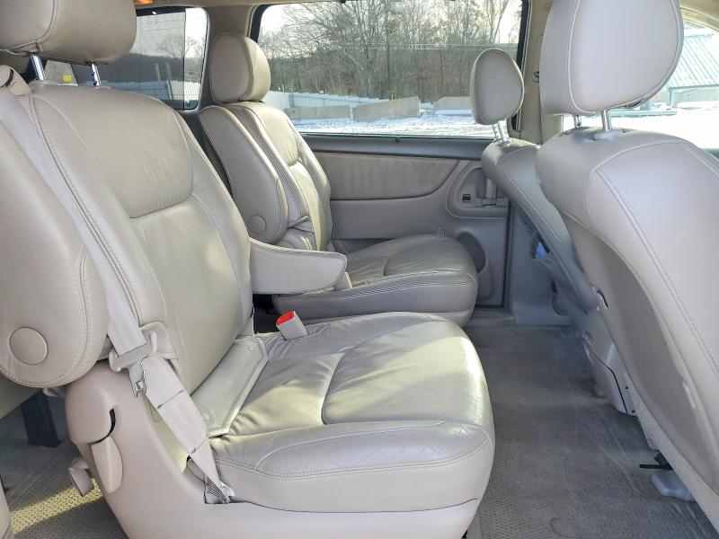 Photo 11 from auction – 2005 TOYOTA SIENNA with VIN 5TDZA22C55S362630