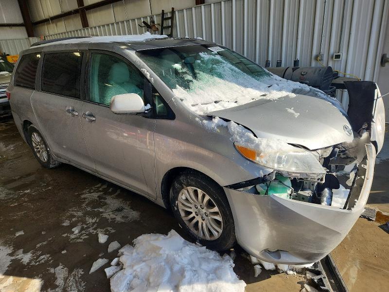 Photo 4 from auction – 2015 TOYOTA SIENNA with VIN 5TDYK3DC6FS638262
