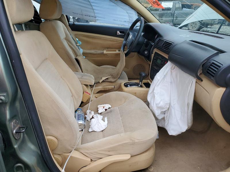 Photo 7 from auction – 2003 VOLKSWAGEN PASSAT GL with VIN WVWND63B63E369480