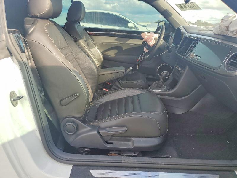 Photo 10 from auction – 2014 VOLKSWAGEN BEETLE with VIN 3VW517AT9EM815254