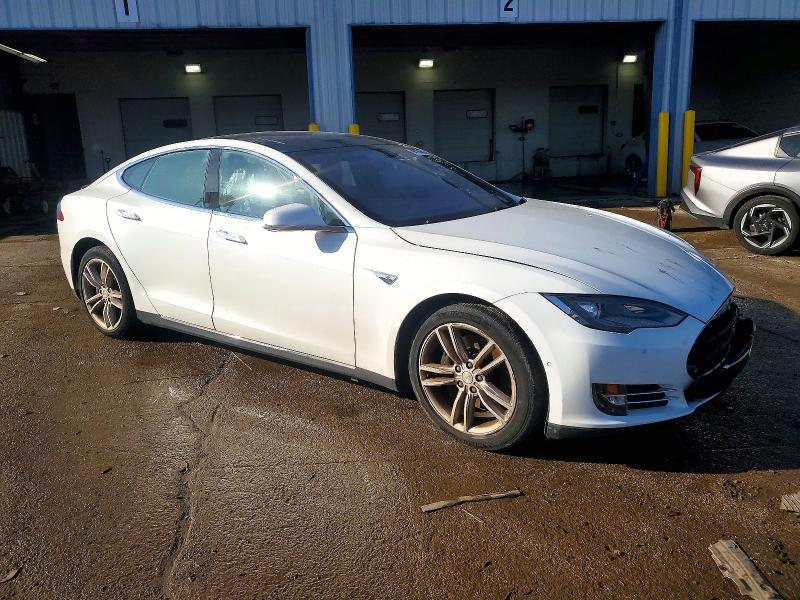 Photo 4 from auction – 2015 TESLA MODEL S 85 with VIN 5YJSA1H21FFP70400
