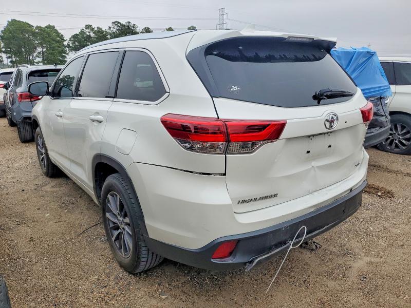 Photo 2 from auction – 2018 TOYOTA HIGHLANDER with VIN 5TDKZRFH2JS530923