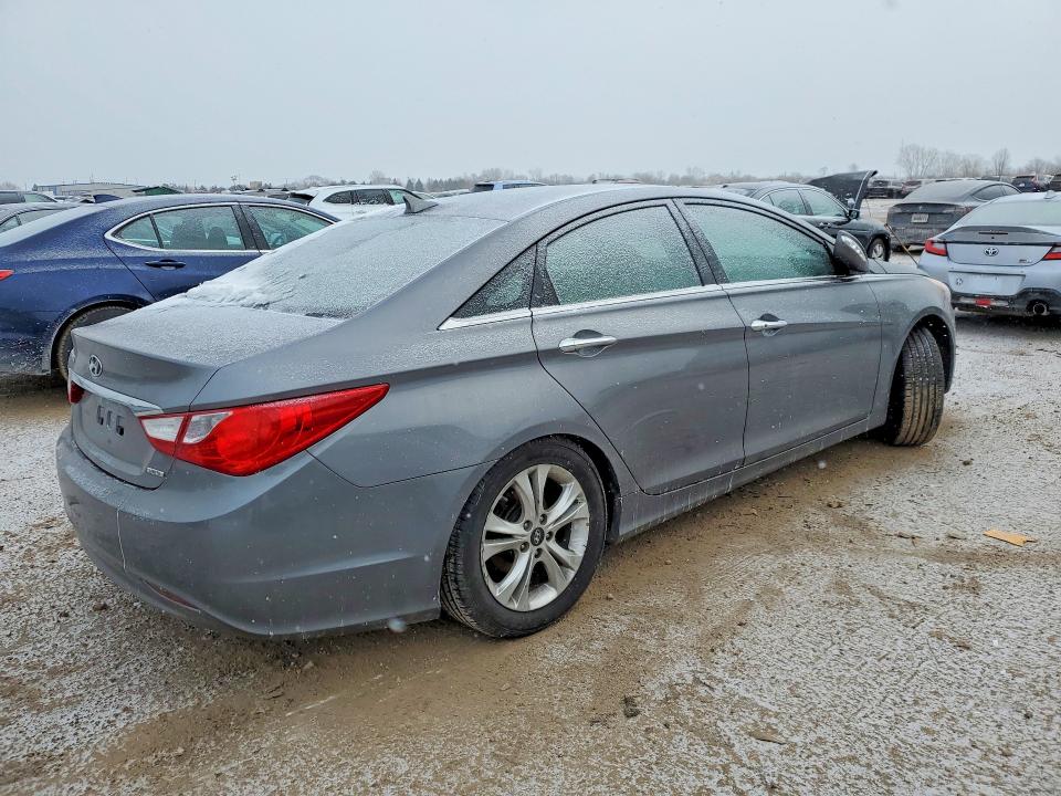 Photo 3 from auction – 2011 HYUNDAI SONATA with VIN 5NPEC4AC3BH251355
