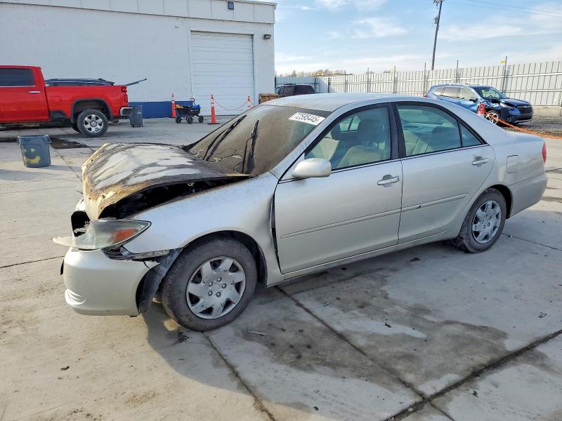TOYOTA CAMRY LE 2004 with VIN 4T1BE32K64U928089 - Photo from auction