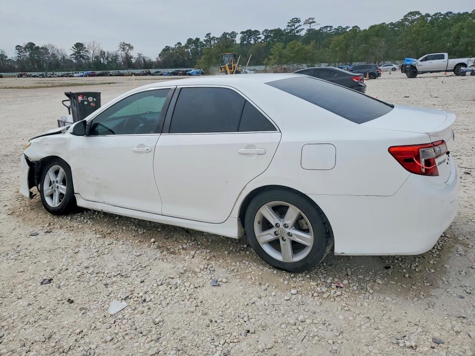 Photo 2 from auction – 2014 TOYOTA CAMRY with VIN 4T1BF1FK8EU776989