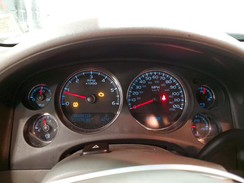 Photo 9 from auction – 2010 CHEVROLET SUBURBAN K with VIN 1GNUKKE32AR225227