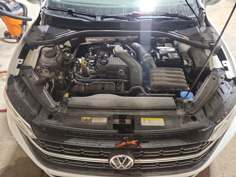 Photo 11 from auction – 2023 VOLKSWAGEN JETTA with VIN 3VWBM7BU0PM036068