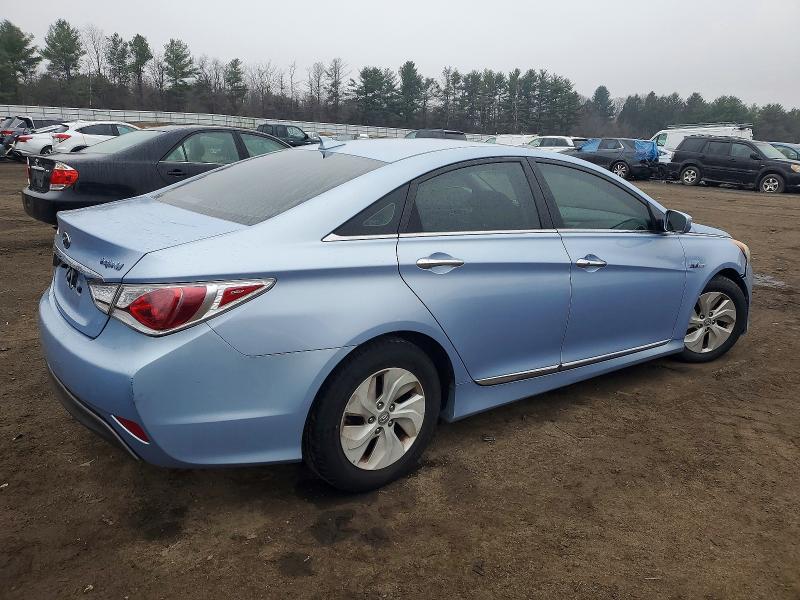 Photo 3 from auction – 2013 HYUNDAI SONATA with VIN KMHEC4A43DA083778