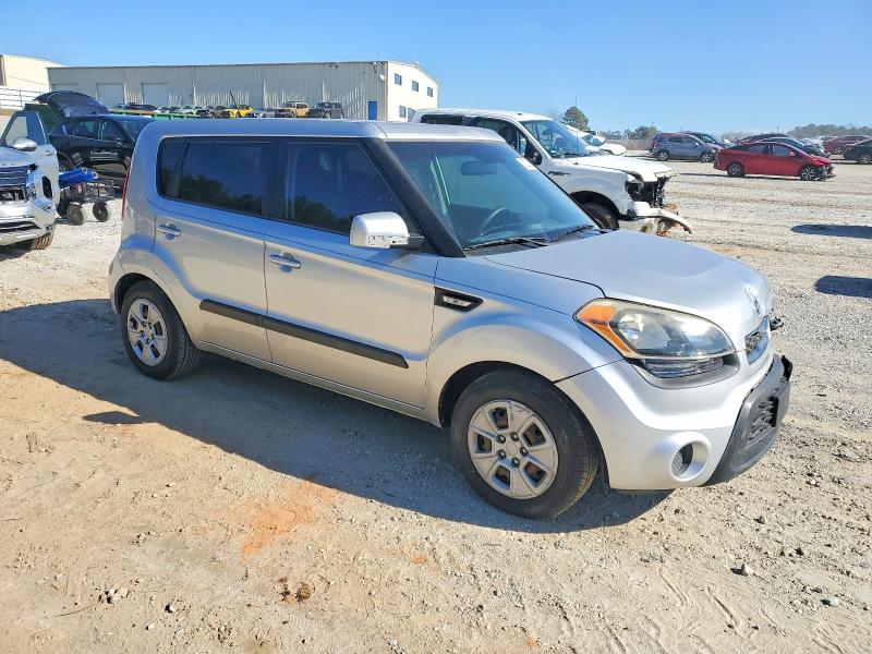 Photo 4 from auction – 2013 KIA SOUL with VIN KNDJT2A58D7510174