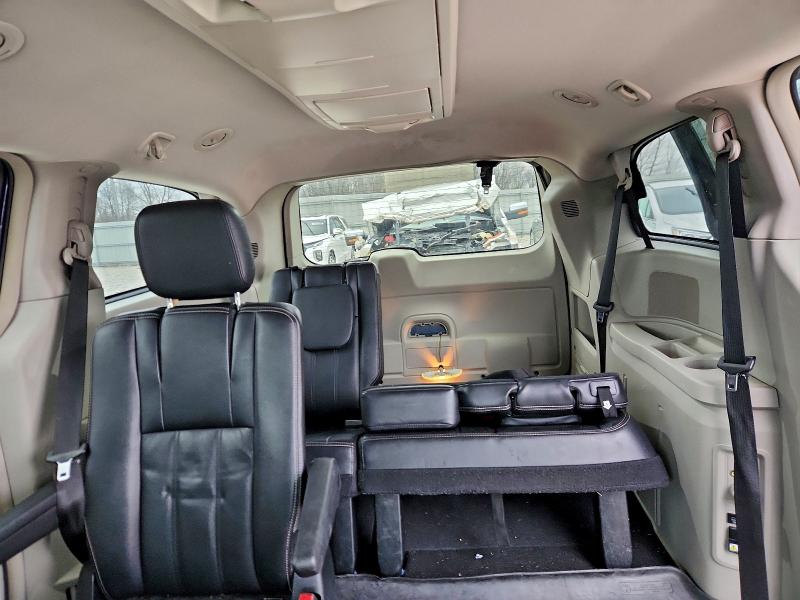 Photo 10 from auction – 2014 CHRYSLER TOWN & COU with VIN 2C4RC1BGXER324410