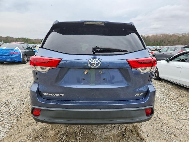 Photo 6 from auction – 2017 TOYOTA HIGHLANDER with VIN 5TDKZRFH8HS187996