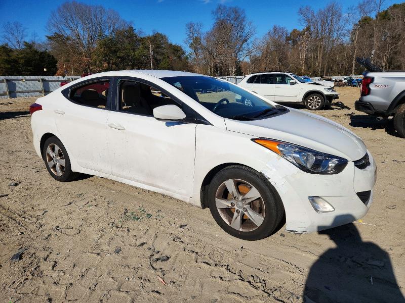 Photo 4 from auction – 2013 HYUNDAI ELANTRA with VIN 5NPDH4AE2DH305794