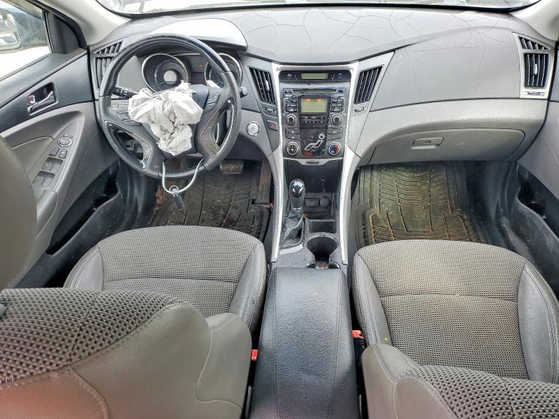 Photo 8 from auction – 2011 HYUNDAI SONATA with VIN 5NPEC4AC2BH116691