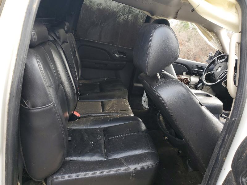 Photo 10 from auction – 2010 CHEVROLET AVALANCHE with VIN 3GNVKFE08AG271355