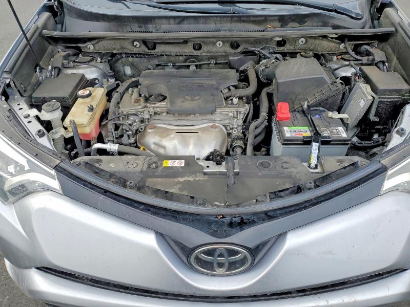 Photo 11 from auction – 2018 TOYOTA RAV4 SE with VIN JTMJFREV0JJ220634