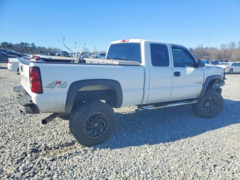Photo 3 from auction – 2006 CHEVROLET SILVERADO with VIN 1GCHK29DX6E151681