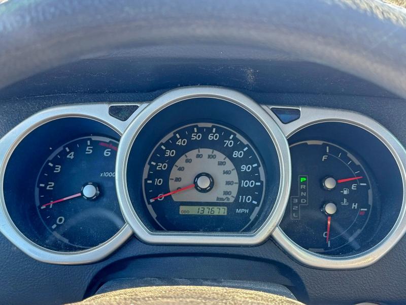 Photo 8 from auction – 2003 TOYOTA 4RUNNER SR with VIN JTEBU14R630009670