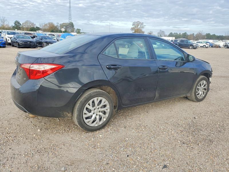 Zdjęcie 3 z aukcji – 2018 TOYOTA COROLLA z VIN 5YFBURHE9JP829433