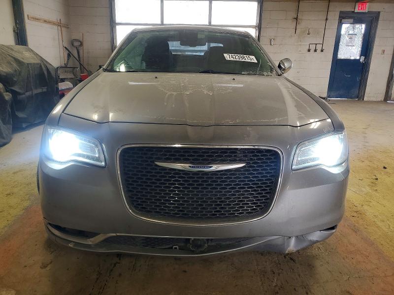 Photo 5 from auction – 2018 CHRYSLER 300 with VIN 2C3CCAKGXJH304362