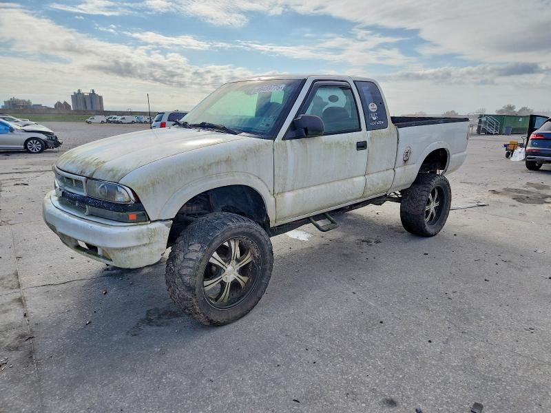 GMC SONOMA 2003 with VIN 1GTCS19X938226430 - Photo from auction