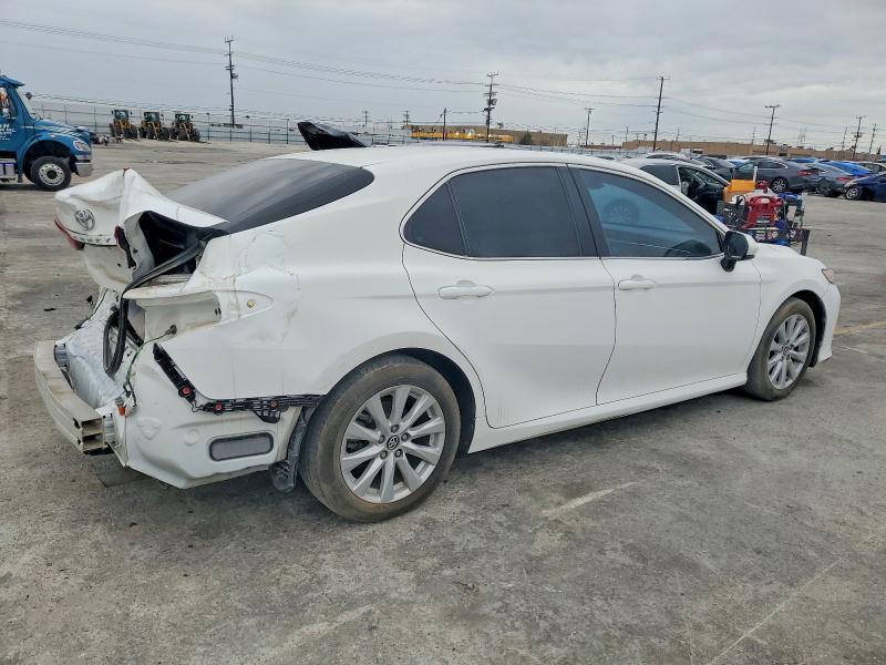 Photo 3 from auction – 2018 TOYOTA CAMRY with VIN 4T1B11HK5JU643256