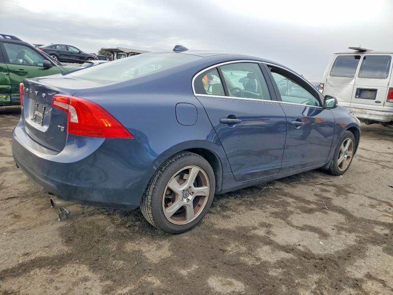 Foto 3 de la subasta – 2012 VOLVO S60 T5 con VIN YV1622FS2C2113671