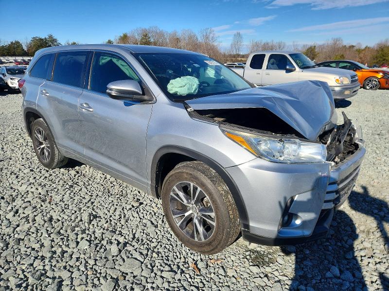 Photo 4 from auction – 2018 TOYOTA HIGHLANDER with VIN 5TDZARFH3JS041856