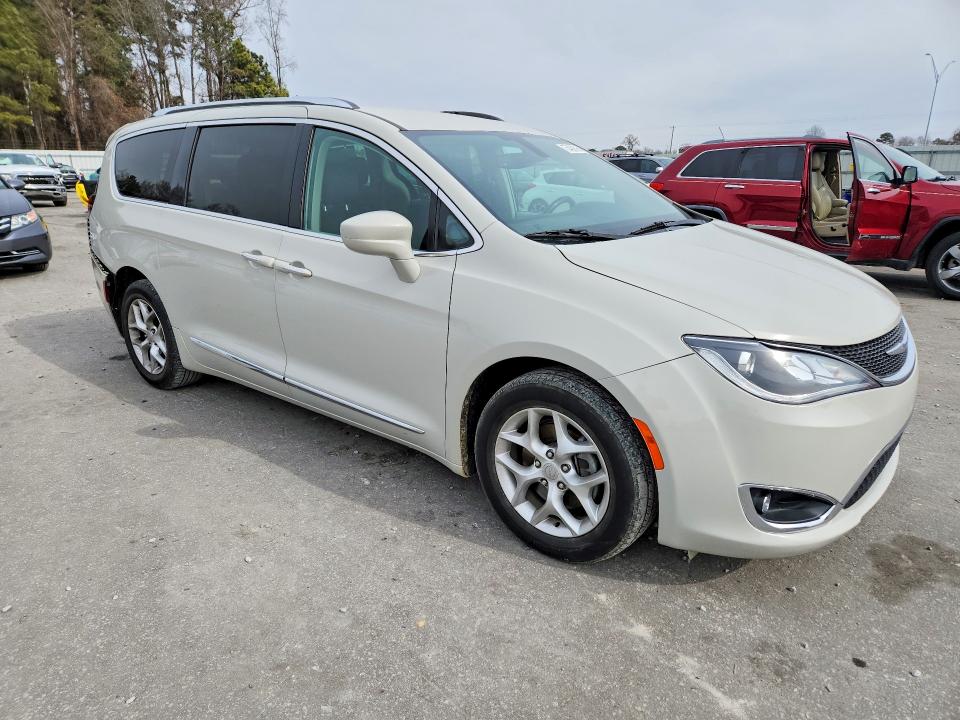 Photo 4 from auction – 2020 CHRYSLER PACIFICA with VIN 2C4RC1EG7LR121063