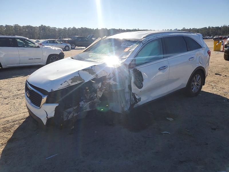 KIA SORENTO LX 2017 with VIN 5XYPG4A36HG211297 - Photo from auction