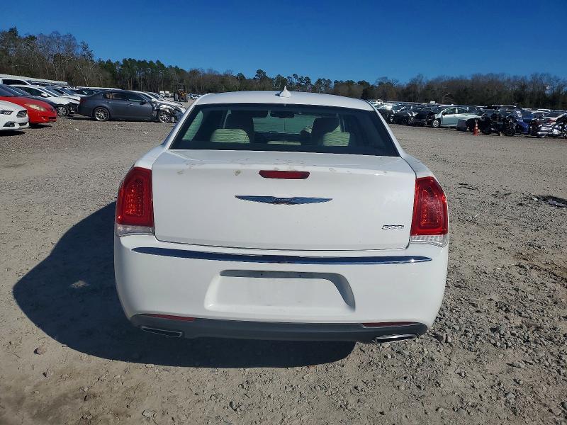 Photo 6 from auction – 2018 CHRYSLER 300 LIMITE with VIN 2C3CCAEG8JH148544
