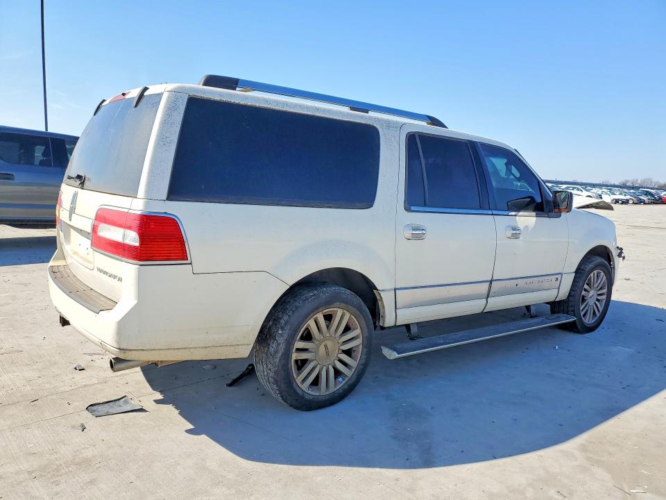 Photo 3 from auction – 2008 LINCOLN NAVIGATOR with VIN 5LMFL27538LJ02975