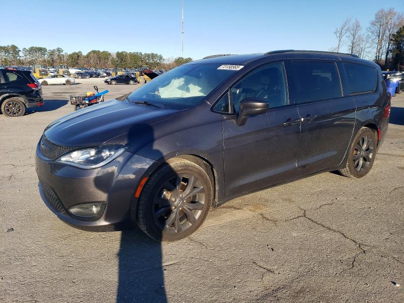 CHRYSLER PACIFICA 2020 with VIN 2C4RC1BG1LR233054 - Photo from auction