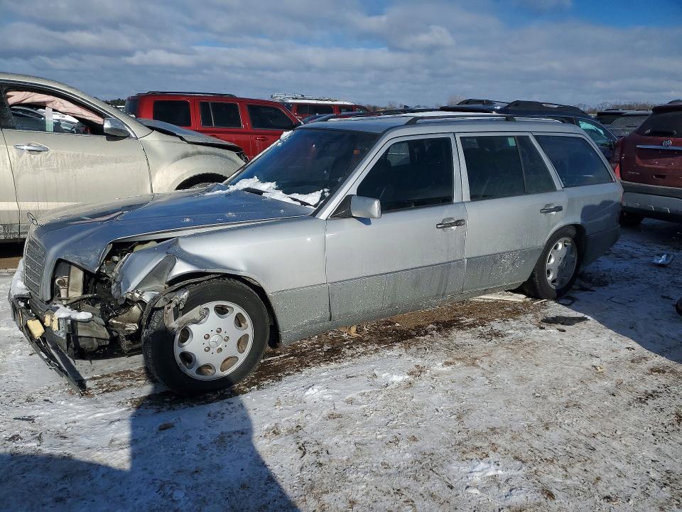MERCEDES-BENZ E 320 1995 with VIN WDBEA92E8SF319175 - Photo from auction
